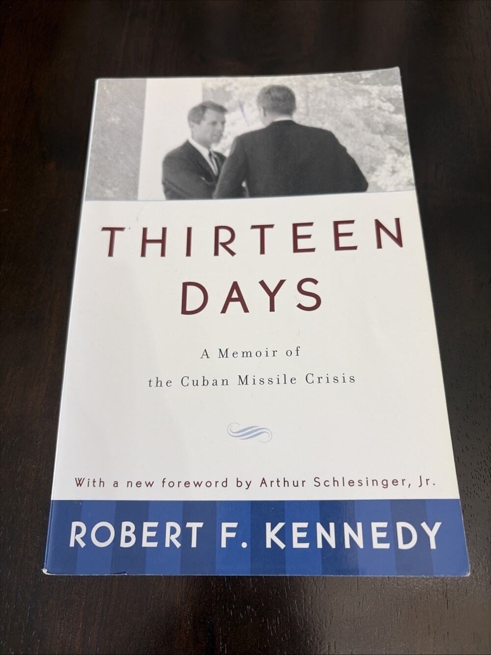 Thirteen Days : A Memoir of the Cuban Missile Crisis by Robert F. Kennedy (1999)